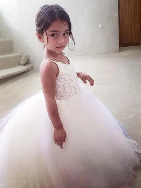 Balklänning Princess Jewel Dreamy Ärmlös Golvlång Flower Girl Klänning I Tyll Med Spets