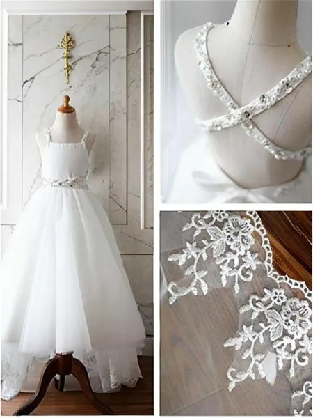 A-Linje Princess Spaghetti Straps Ärmlösa Sweep Train Charmig Tyll Flower Girl Klänning Med Pärlor