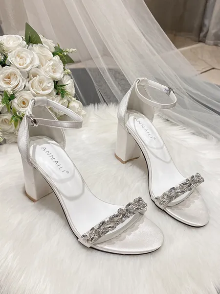 Kvinnors Satäng Med Rhinestone Peep Toe Chunky Heel Bröllopsskor