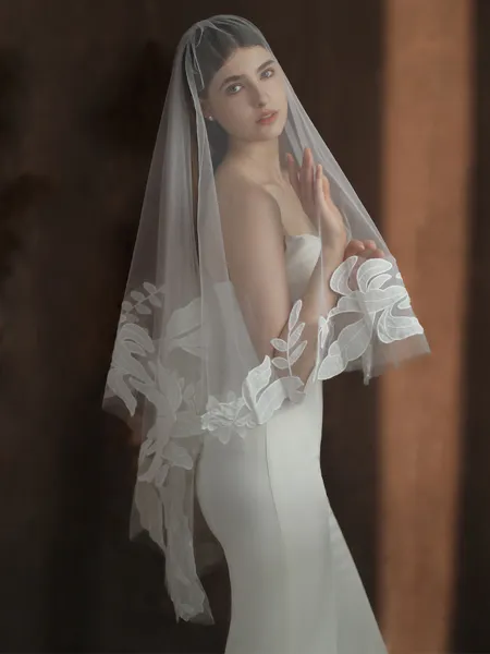 Attractive Tyll Two-Tier Fingertip Bridal Veils