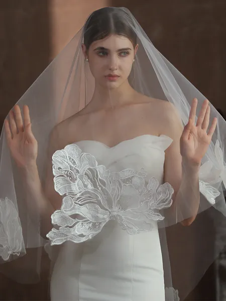Delikat Tyll One-Tier Chapel Bridal Veils